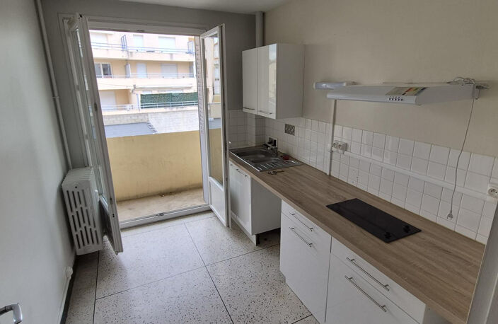 SALINS: STUDIO avec 2 balcons — photo 2
