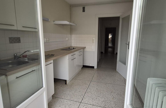 SALINS: STUDIO avec 2 balcons — photo 3