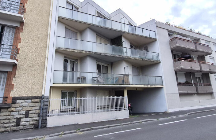 SALINS: STUDIO avec 2 balcons — photo 5