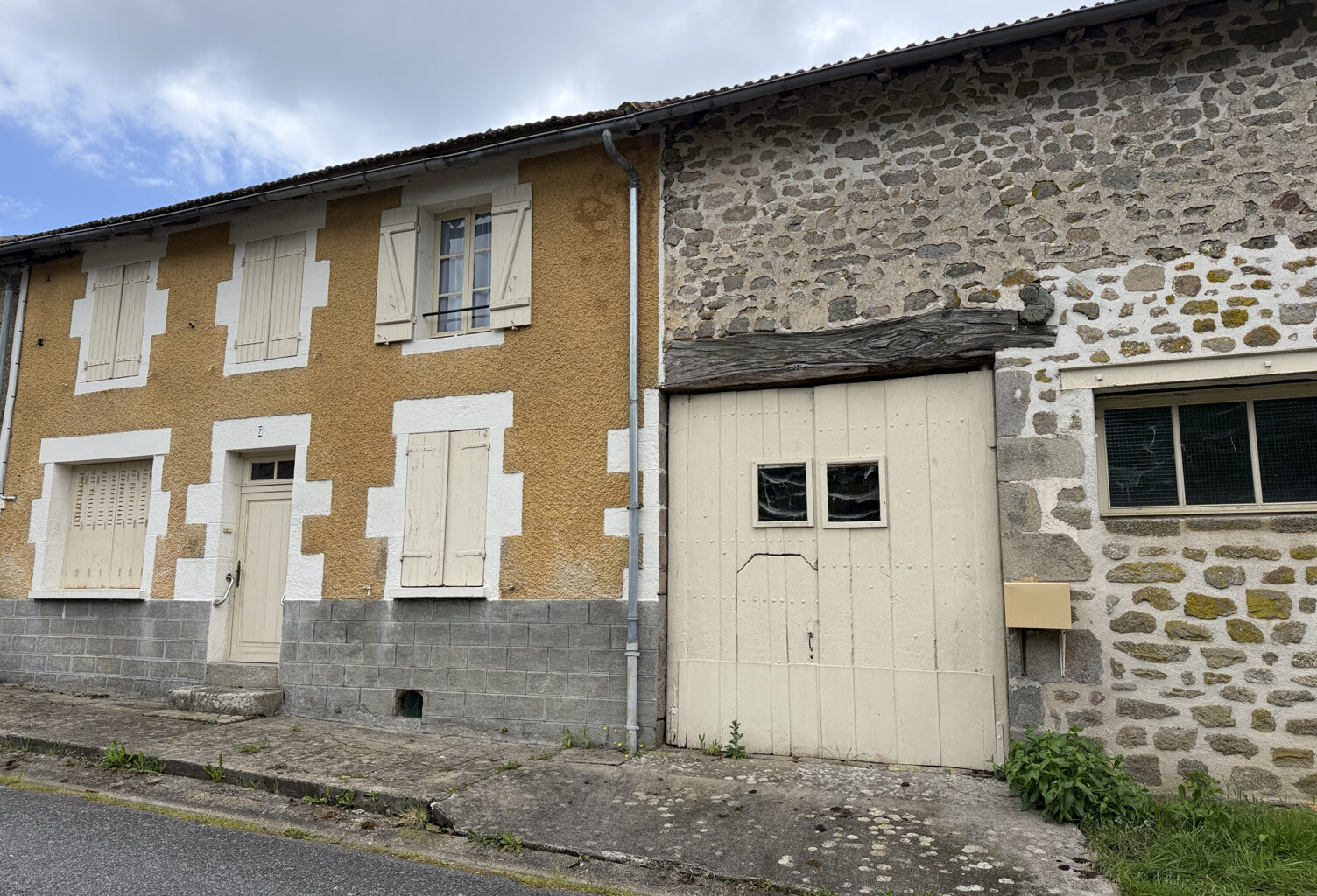 Razès maison en pierre avec grange et jardin — photo 1