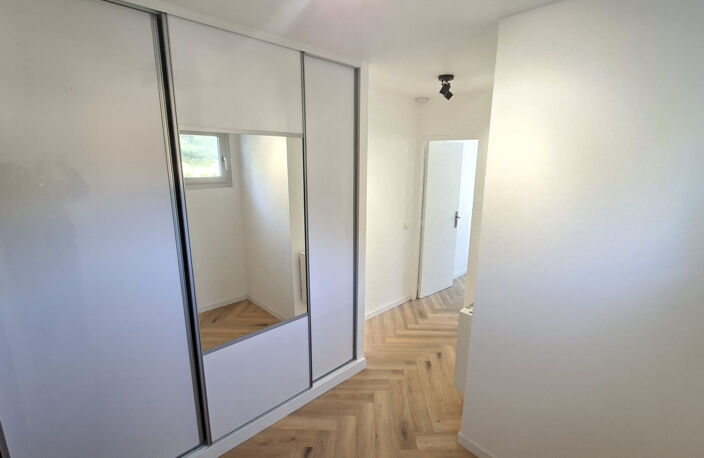 T1 MEUBLE AVEC PARKING CARRY LE ROUET — photo 4