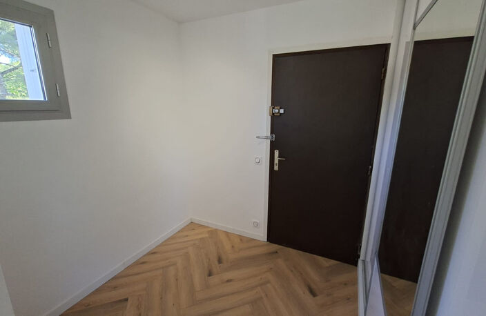T1 MEUBLE AVEC PARKING CARRY LE ROUET — photo 5