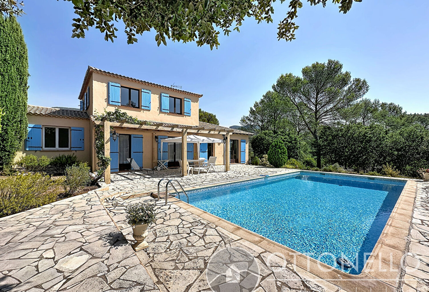 Villa Roquebrune Sur Argens 5 pièces 122,84 m2 sur 4 540 m2 de terrain avec piscine, garage et sous-sol — photo 1