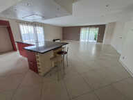 MAISON FAMILIALE AVEC BEAUX VOLUMES - DANGE ST ROMAIN — photo 3