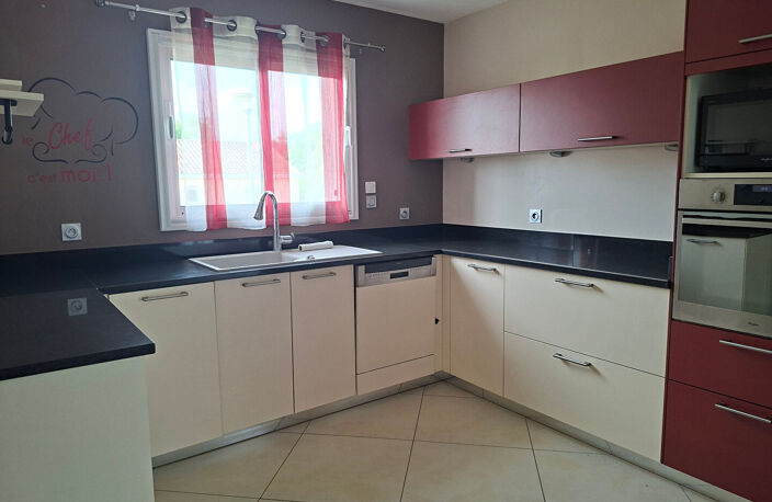 MAISON FAMILIALE AVEC BEAUX VOLUMES - DANGE ST ROMAIN — photo 4