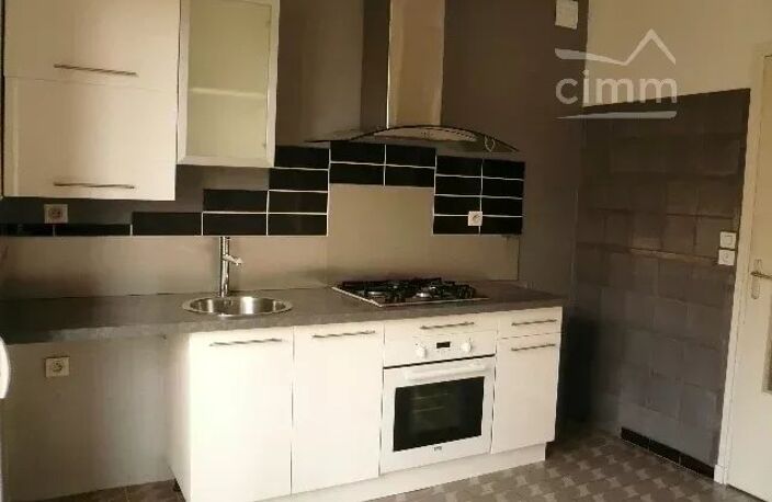 APPARTEMENT F4 avec Terrasse, cave et parking LE TEIL — photo 5