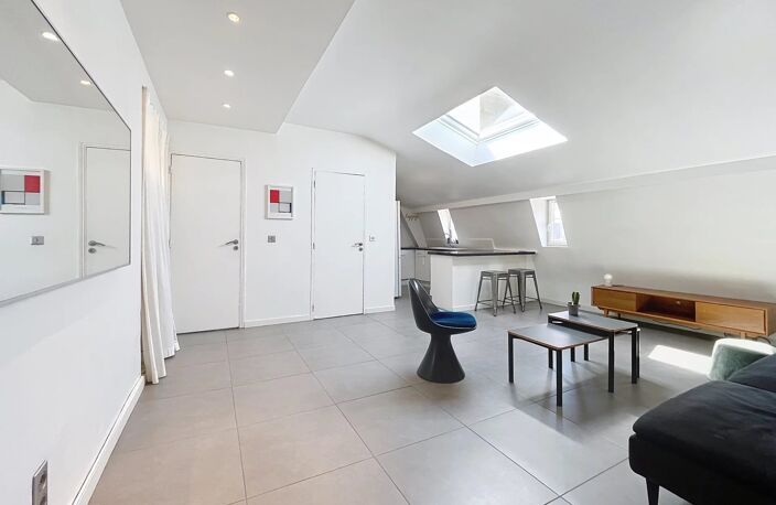 NICE - HYPER CENTRE - 2 P DERNIER ETAGE — photo 3