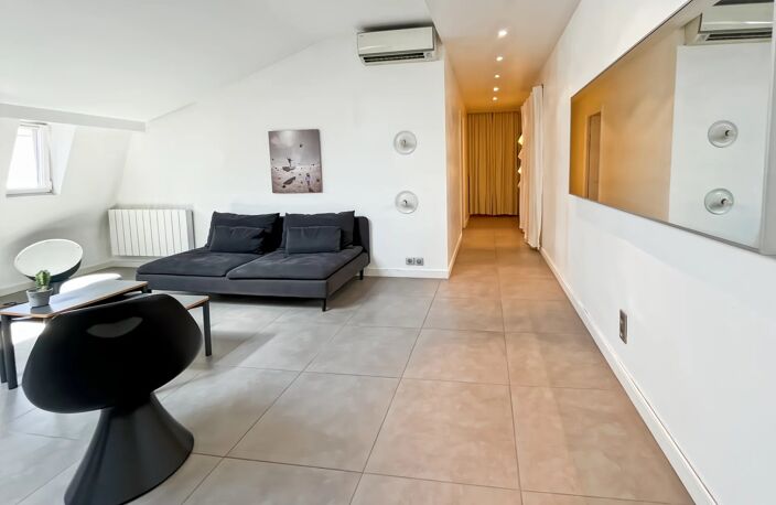 NICE - HYPER CENTRE - 2 P DERNIER ETAGE — photo 5