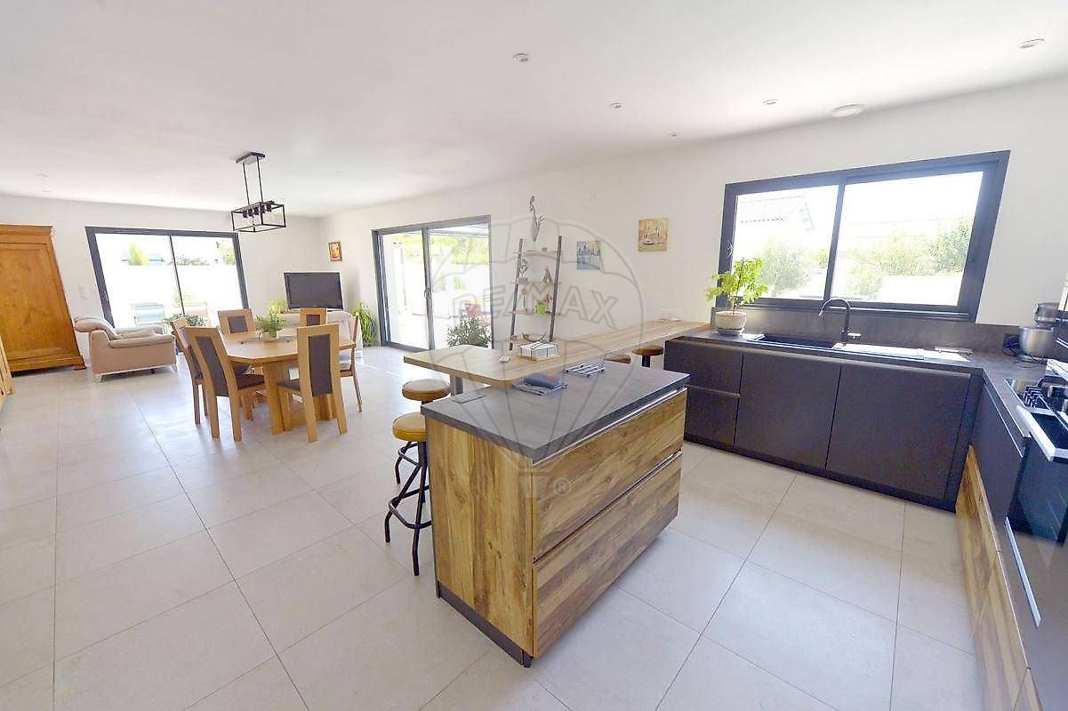 Villa / Maison  T5 à vendre Médis 17600