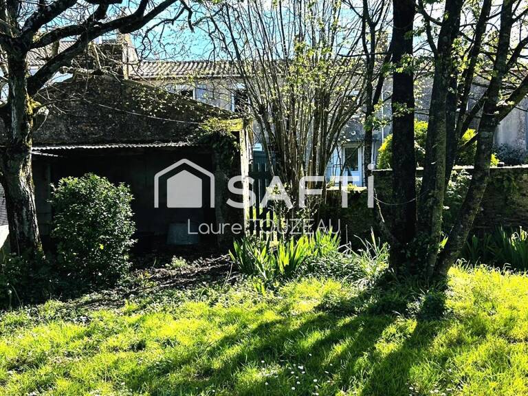 Maison en pierre beaux volumes jardin arboré authenthique et paisible fort potentiel centre ville bord de mer — photo 1