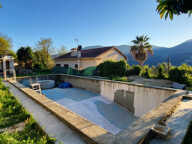 Haut de villa à Contes : terrain, annexes et piscine — photo 2