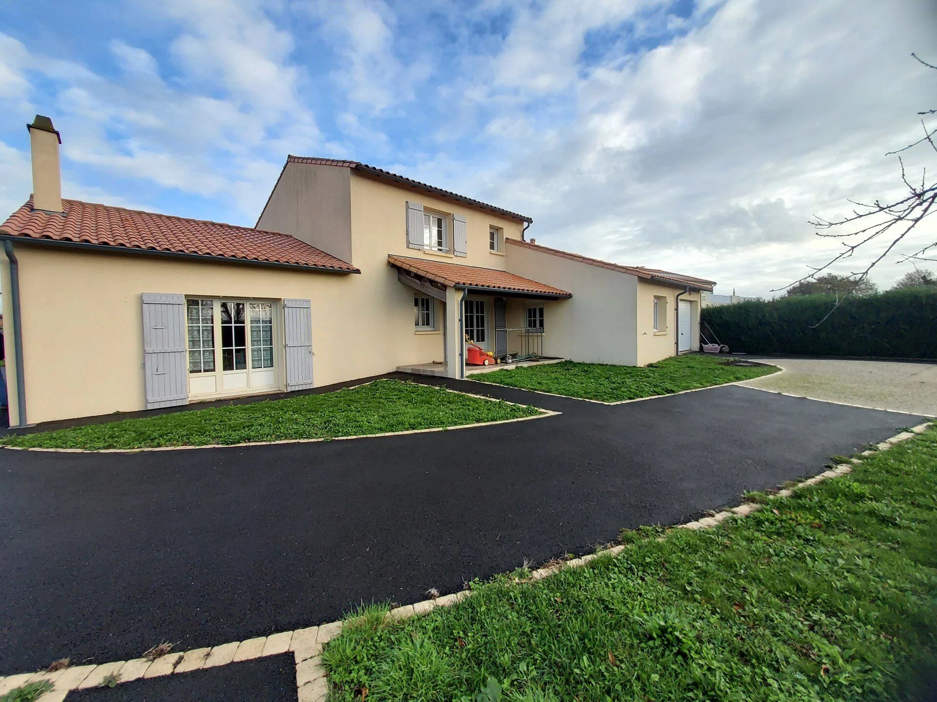 Maison 6 pièces 144 m² · à Sainte-Néomaye · 144 m² · 222 600 €