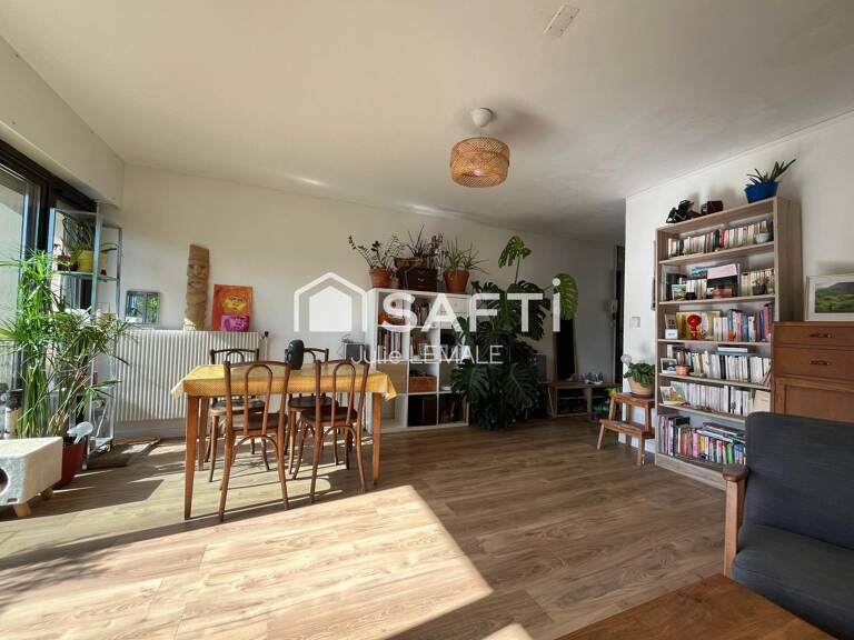 Au dernier étage , Appartement T3 lumineux  dans le secteur recherché de Talence Bagatelle. — photo 1
