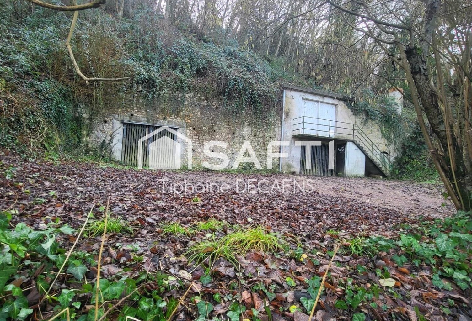 Cave Troglodyte pièce principal 120m2 + 3870M2 Parcelle total — photo 1