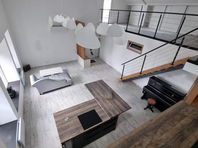 LOFT Rénové, avec terrasse et garages - au calme — photo du bien