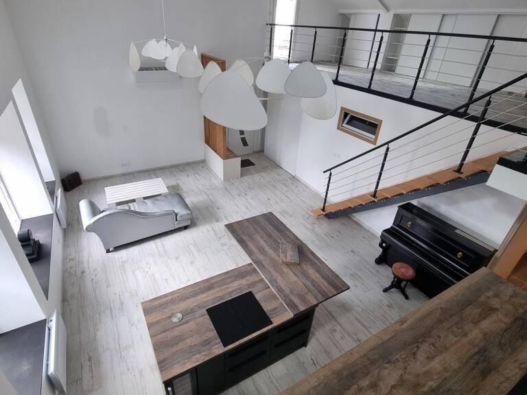 LOFT Rénové, avec terrasse et garages - au calme — photo 1
