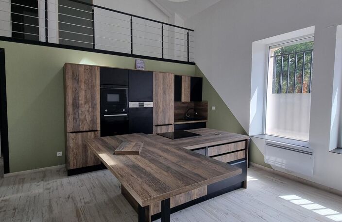 LOFT Rénové, avec terrasse et garages - au calme — photo 3