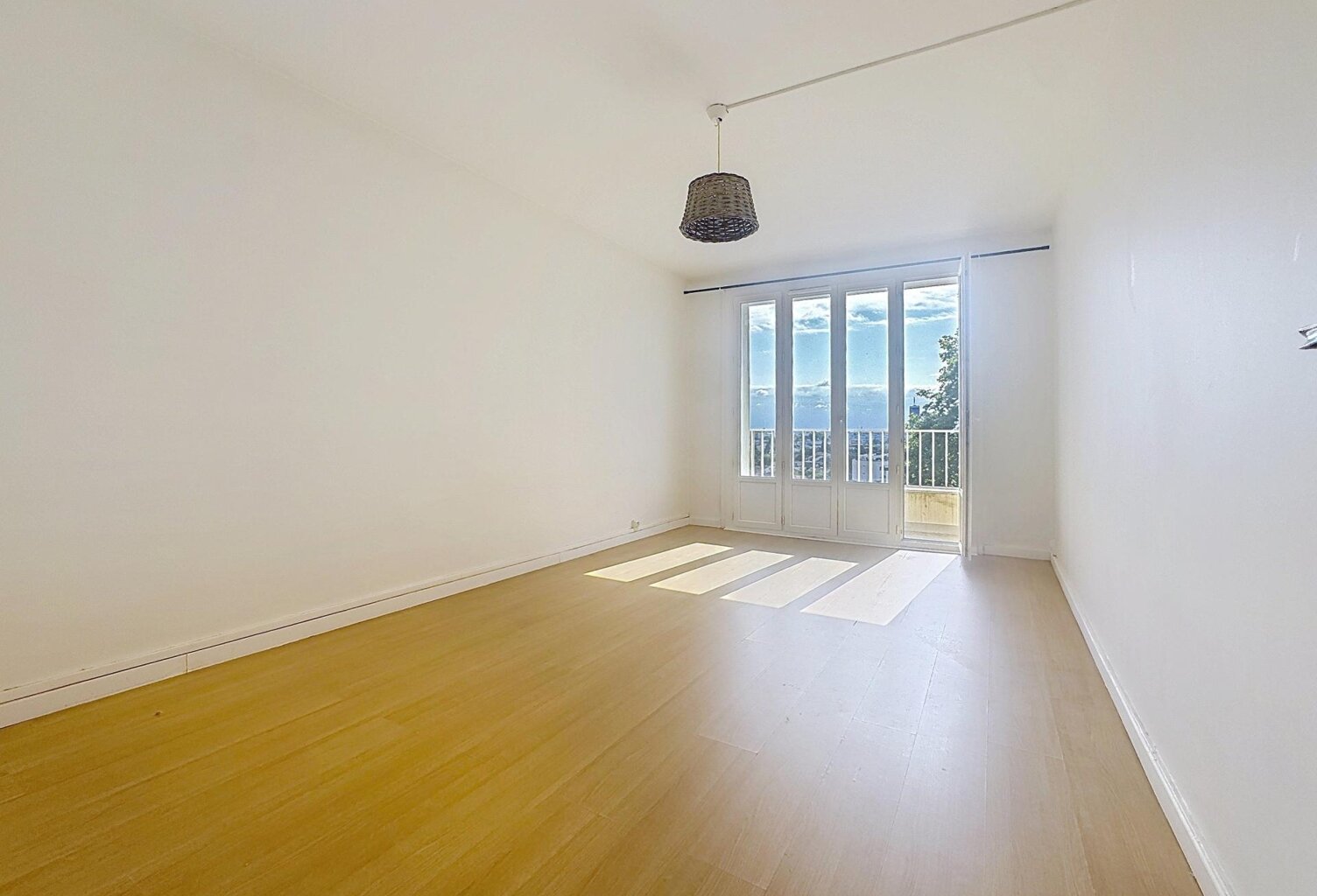 Appartement T4 CAUDÉRAN  Emplacement recherché à proximité de la place Mondésir — photo 1