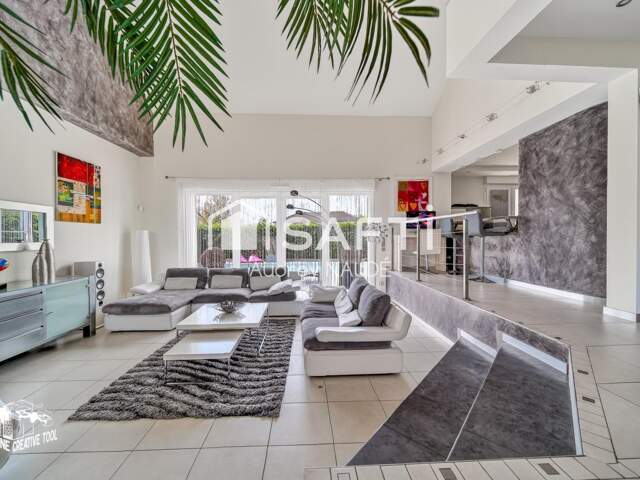 Maison individuelle 223 m² avec piscine chauffée — photo du bien