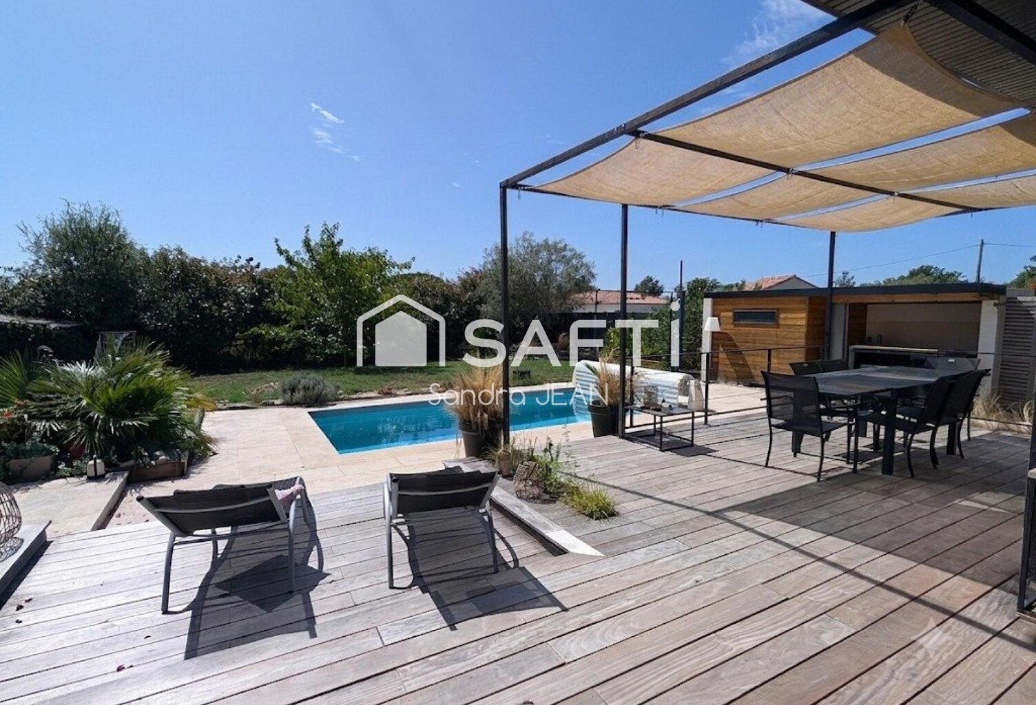 Maison contemporaine de plain-pied avec piscine — photo 1