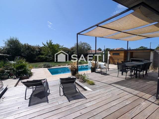 Maison contemporaine de plain-pied avec piscine — photo du bien
