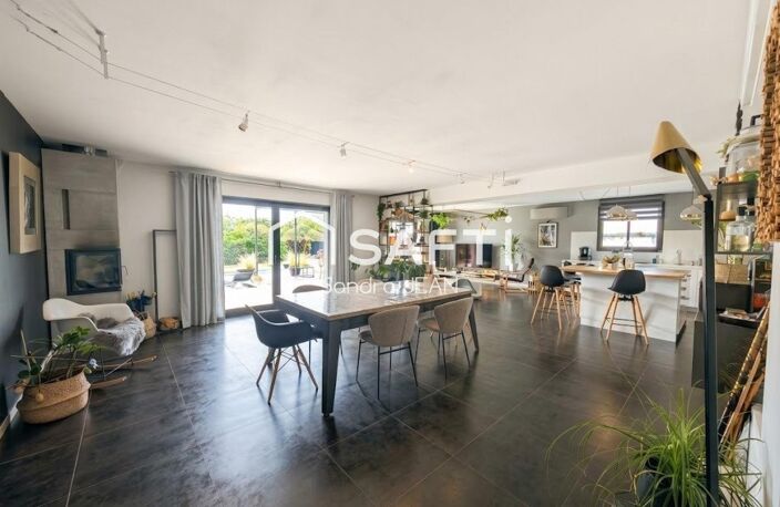 Maison contemporaine de plain-pied avec piscine — photo 2