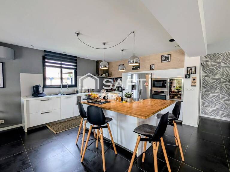 Maison contemporaine de plain-pied avec piscine — photo 1