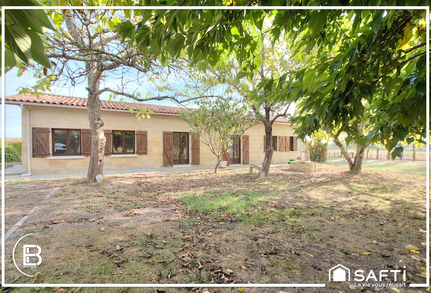 Maison en pierre, 4 chambres, gand garage indépendant, jardin paysagé — photo 1