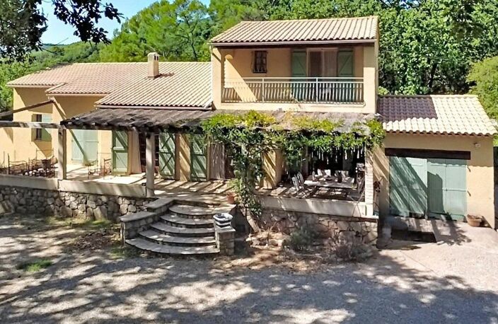 villa traditionnelle en pleine nature — photo 2