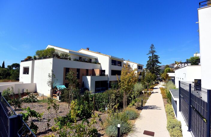 En Exclusivité:  Appartement de type 3 avec terrasse jardin dans résidence haut de gamme avec piscine — photo 2