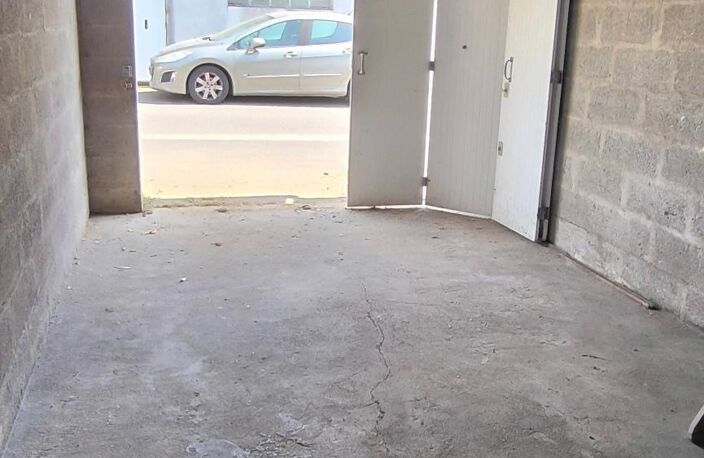 SOUS COMPROMIS - GARAGE INDÉPENDANT HYPER CENTRE — photo 2