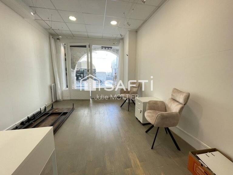 LOCAL Commercial LA ROCHELLE avec vitrine RDC — photo 1