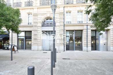 Bureau 13 pièces 1453000 €