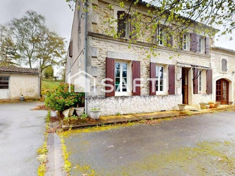 Propriété 151 m² habitables et 480 m² de dépendances à Burie — photo 1