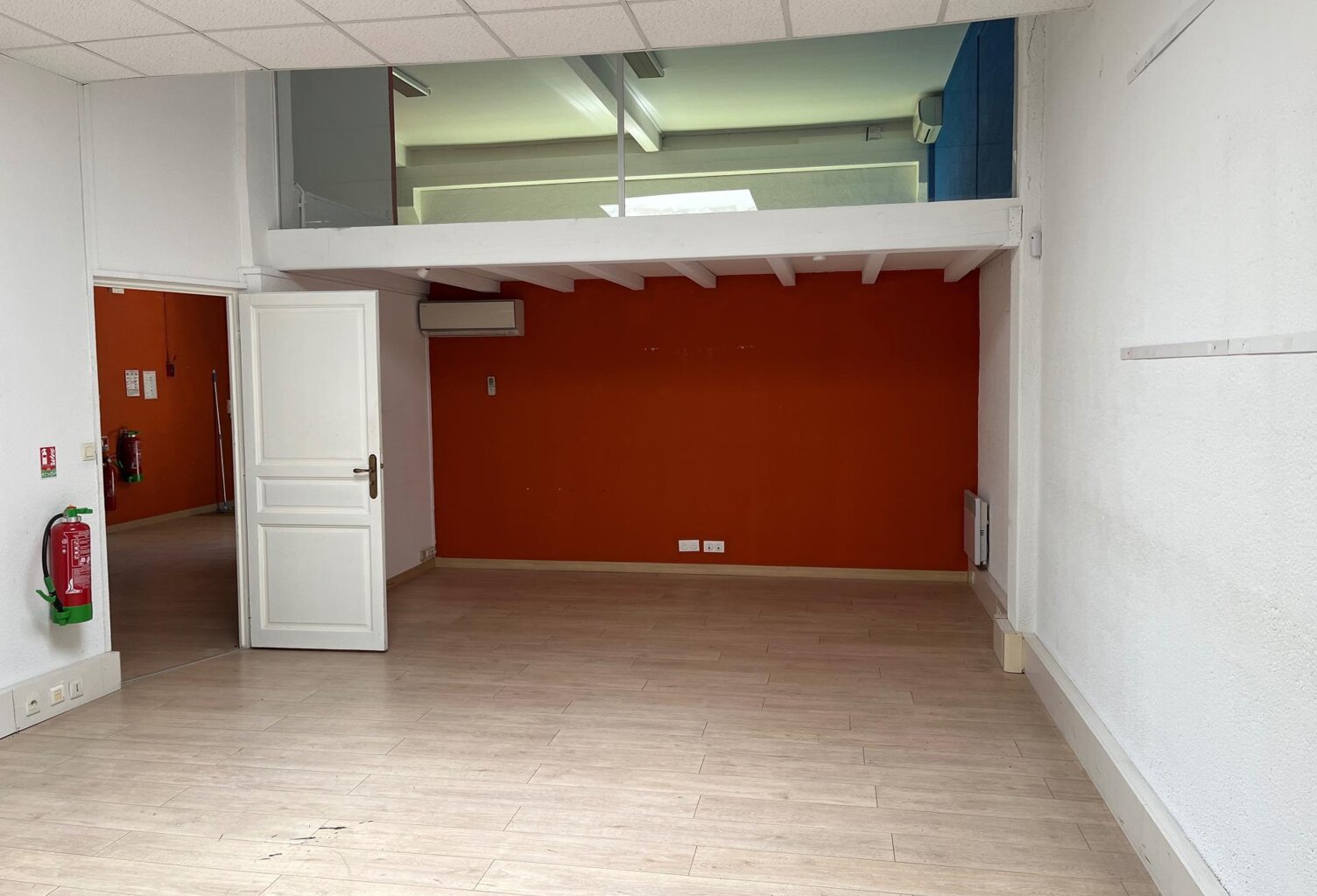 Bureau 122 m2 - Courtine — photo 1