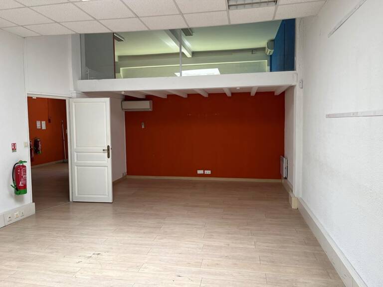 Bureau 122 m2 - Courtine — photo 1