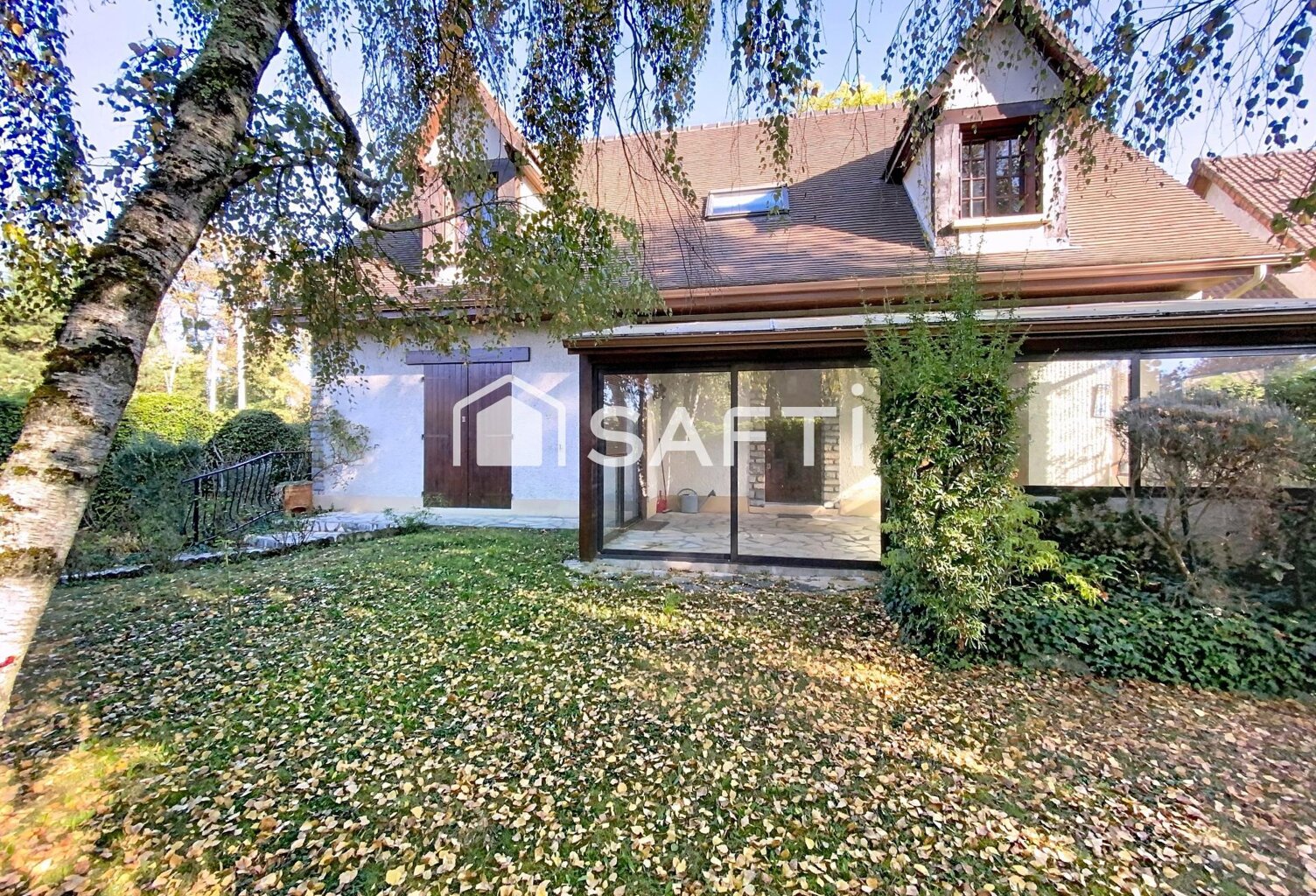 Maison Familiale individuelle- Grand salon / séjour donnant sur jardin — photo 1