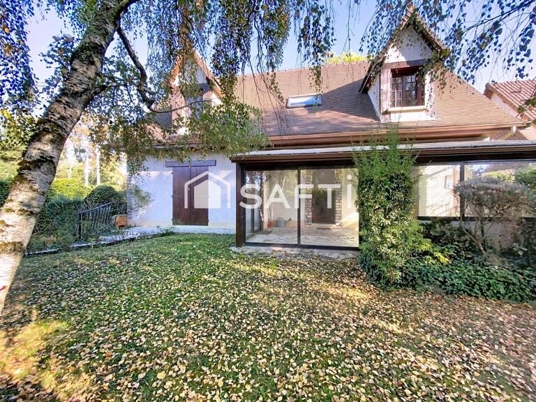 Maison Familiale individuelle- Grand salon / séjour donnant sur jardin — photo 1