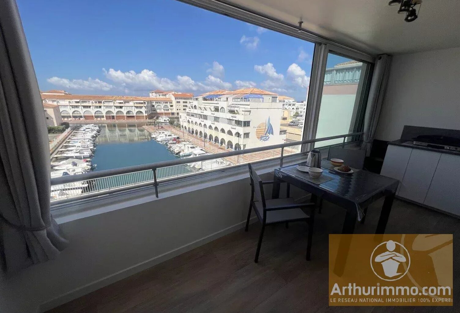 À LOUER – T2 MEUBLÉ 36 m² – VUE PORT DES QUILLES – GARAGE – BAIL ÉTUDIANT — photo 1