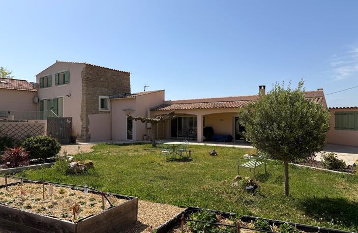 Vente maison 5 pièces 164 m² Saint-Cyr-sur-Mer (83270) — photo 2