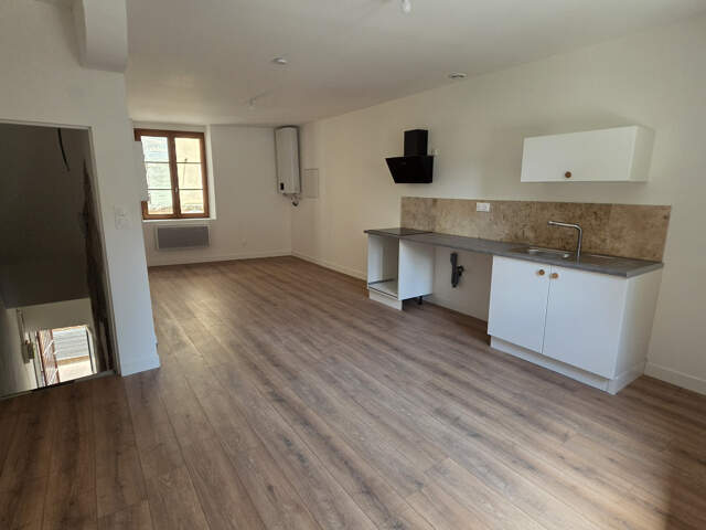 Duplex T3 rénové   67 m2   Dernier étage   Proche des Halles — photo du bien