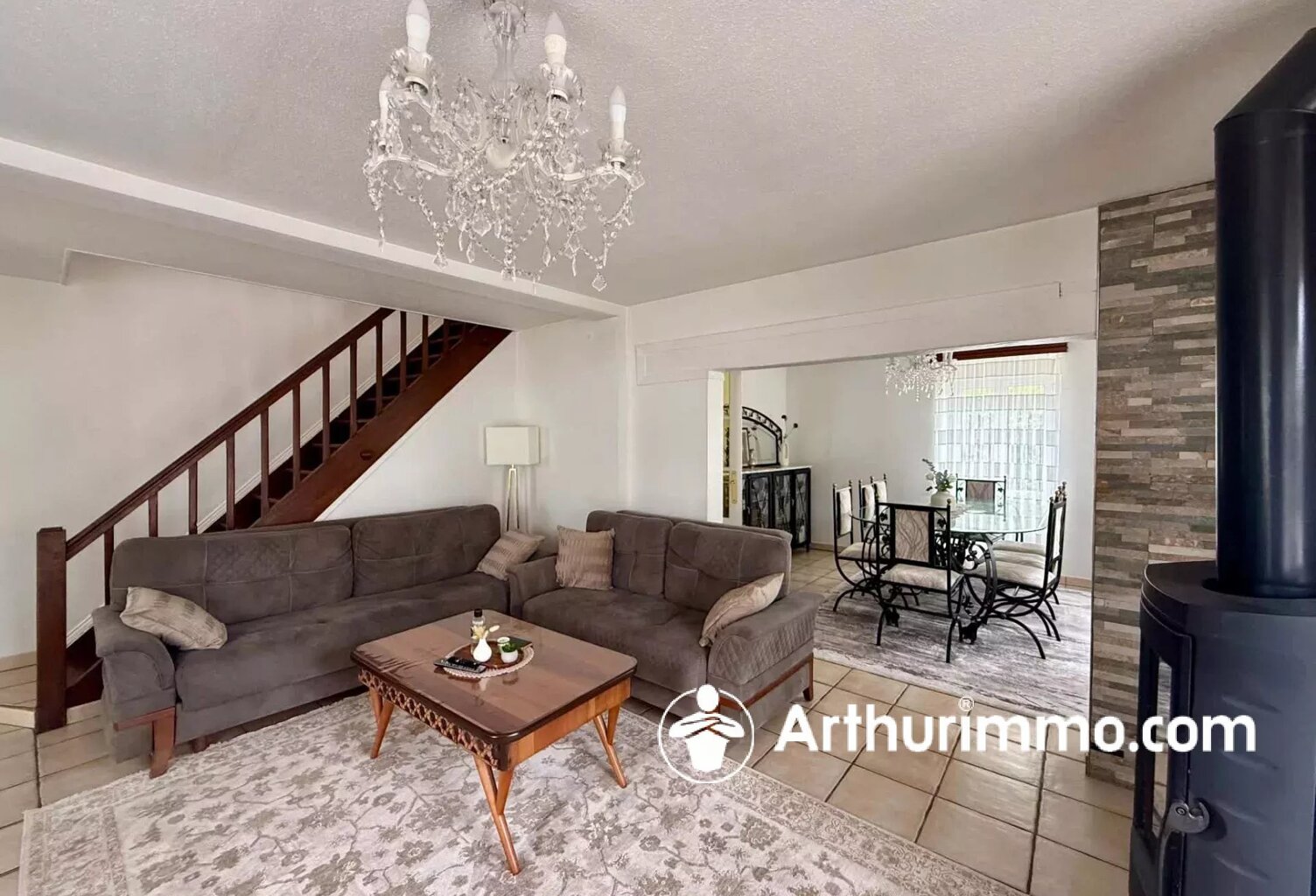 Maison jumelée sur 11 ares avec 2 terrasses et cave — photo 1