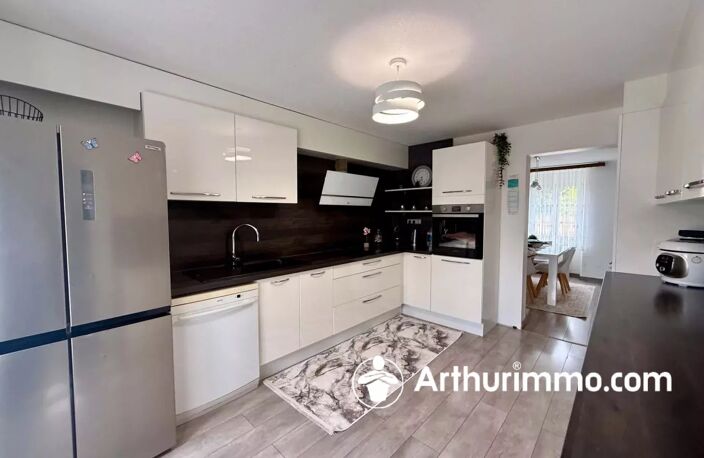 Maison jumelée sur 11 ares avec 2 terrasses et cave — photo 2