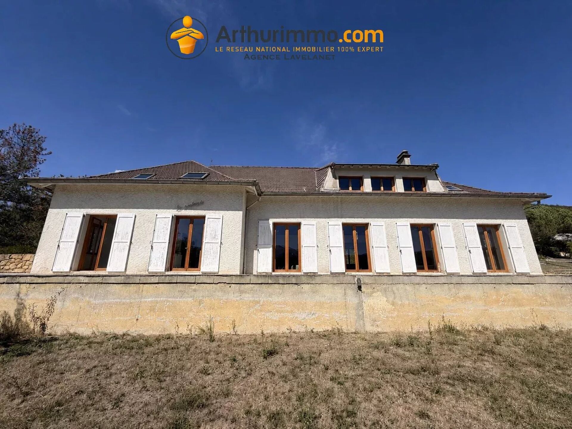 Maison 13 pièces 400 m² · à Saint-Jean-d'Aigues-Vives · 400 m² · 315 000 €
