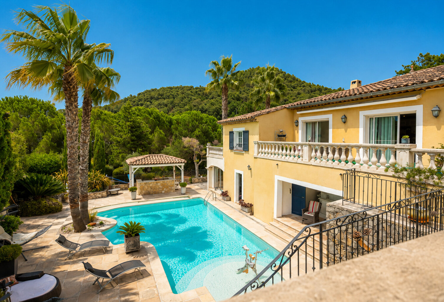 Superbe propriété indépendante de 205 m2 avec piscine sur un — photo 1