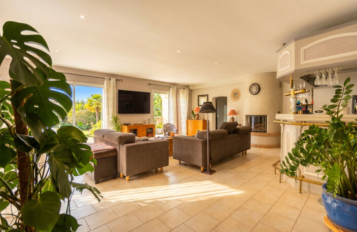 Superbe propriété indépendante de 205 m2 avec piscine sur un — photo 2