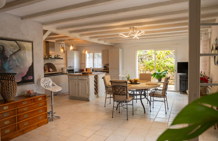 Superbe propriété indépendante de 205 m2 avec piscine sur un — photo 3