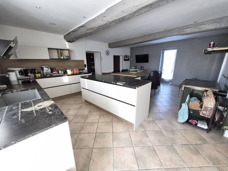 Maison avec dépendances et jardin — photo 1