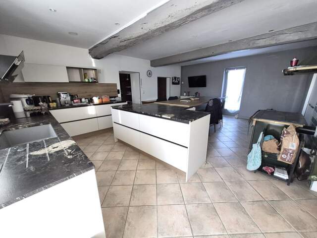 Maison avec dépendances et jardin — photo du bien
