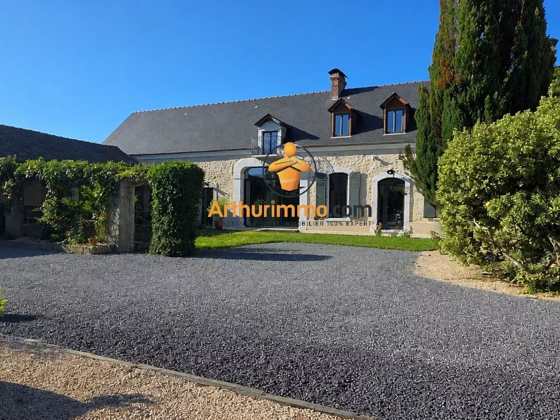 Maison 7 pièces 254 m² · à Lamarque-Pontacq · 254 m² · 610 000 €